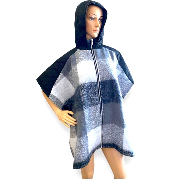 Hooded Poncho - Picture 2 of 5